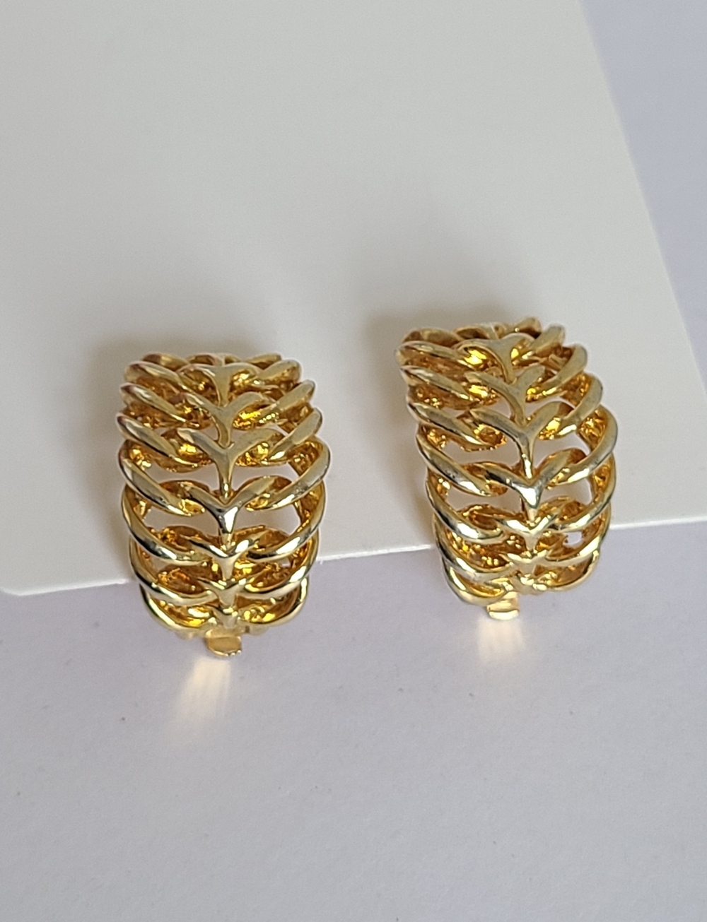 Vintage Style Gold Tone Openwork Leaf Feather Wide Half Hoop Clip On Earrings - Picture 7 of 15